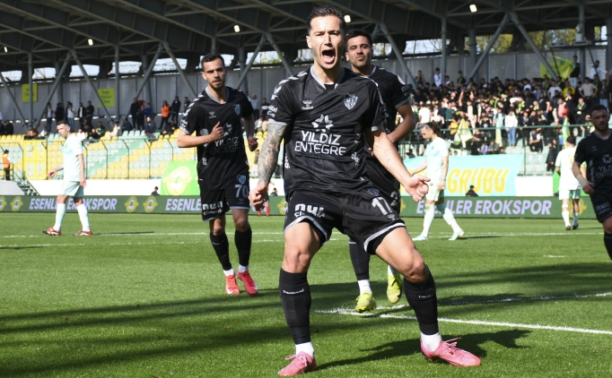 Kocaelispor'da 3 futbolcunun s�zle�mesi uzat�ld�