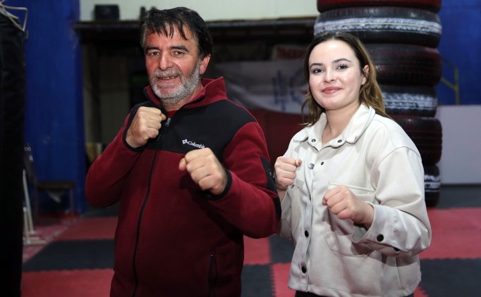 Tekvando antren�r� baba-k�z, yeni sporcular yeti�tiriyor