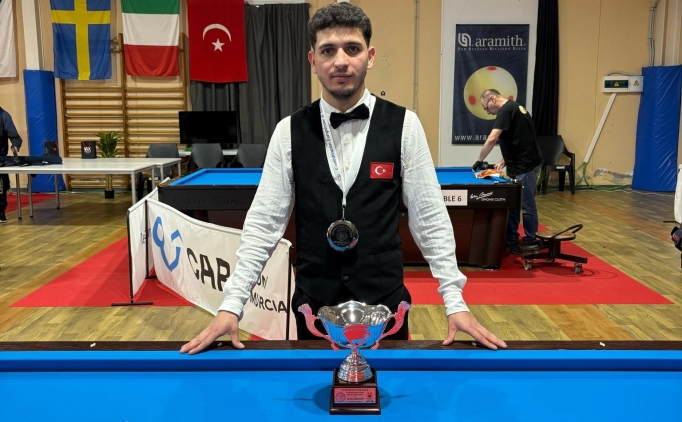 Milli bilardocu Mustafa O�uz Ceylan'dan 3 Bant Avrupa �ampiyonas�'nda g�m�� madalya