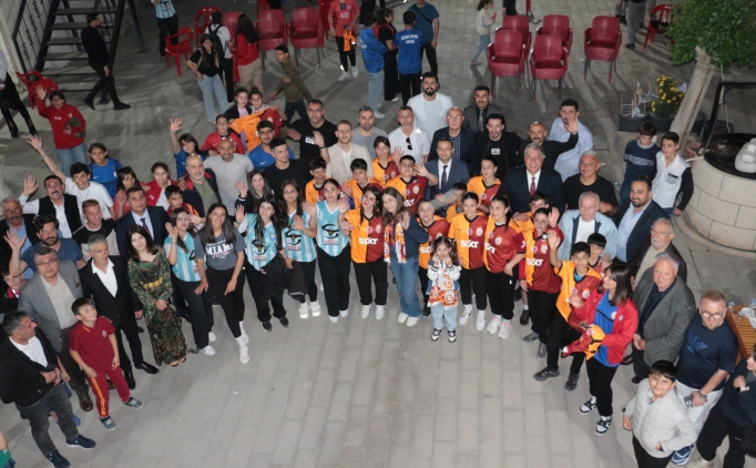 Galatasarayl� eski futbolcular, Cizreli gen�lerle bulu�tu