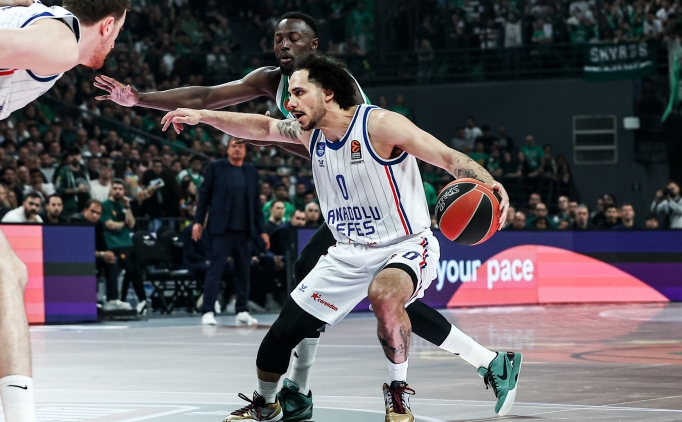 Anadolu Efes OAKA'da seriyi 1-1'e getirdi!