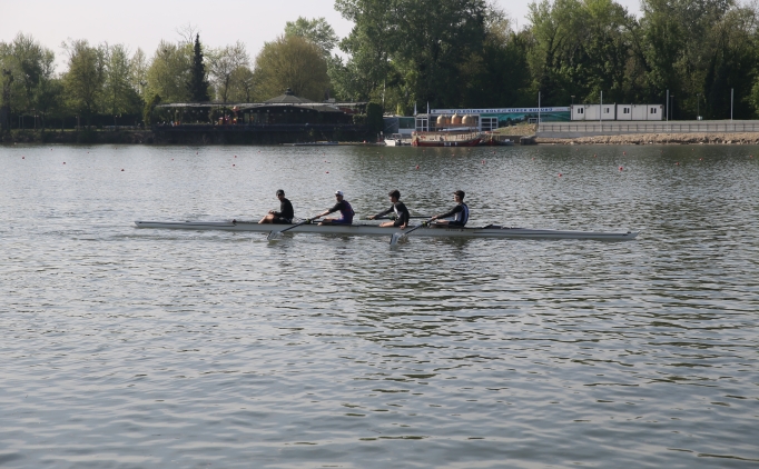 Uluslararas� Meri� K�rek Yar��lar� �ncesi sporcular antrenmanlar�n� yapt�