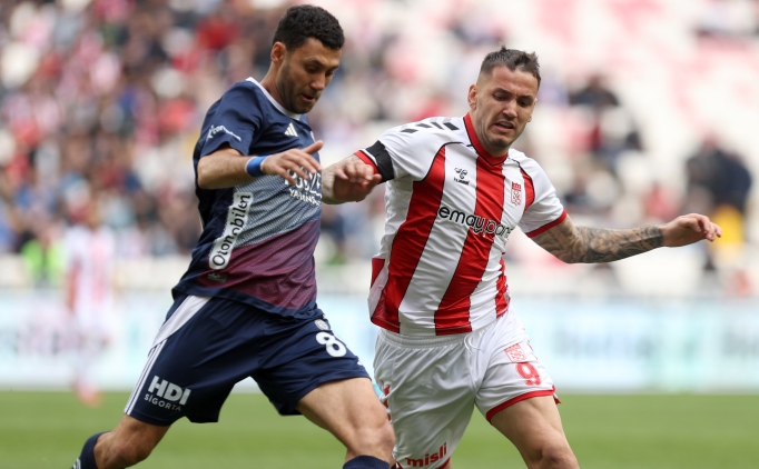 Sivasspor'dan kritik galibiyet; K�me d��me hatt� kar��t�