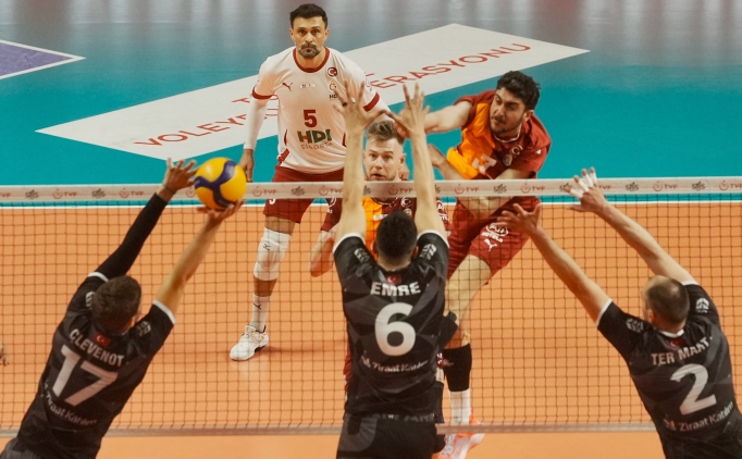 Ziraat Bankkart, final serisinde 2-0 �ne ge�ti!