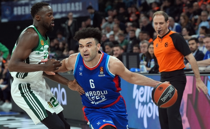 Anadolu Efes, Panathinaikos kar��s�nda seriyi e�itledi!