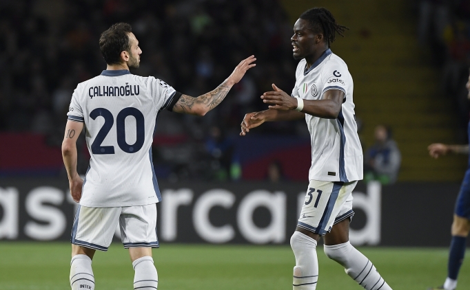 Hakan �alhano�lu'ndan Barcelona i�in mesaj!