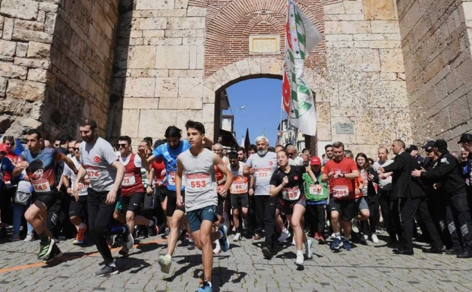 Bursa'da 17. Uluslararas� Tarihi Kent Ko�usu yap�ld�