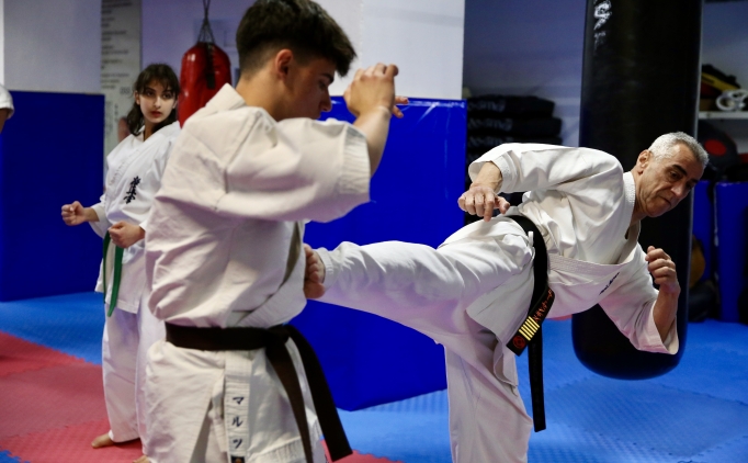 Zay�flamak i�in ba�lad��� karatede 36 y�ld�r �ampiyon yeti�tiriyor