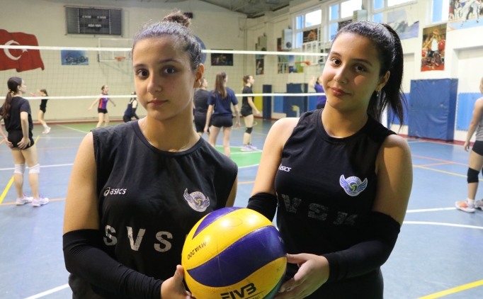 Tekirda�l� ikiz voleybolcular�n hedefi milli forma