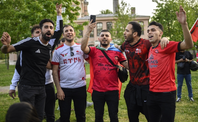 Trakt�r taraftarlar�, �ampiyonlu�u �stanbul'da kutlad�