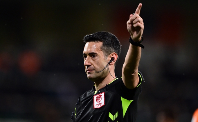 Fenerbah�e penalt� bekledi; hakem izledi ve s�rd�rd�!