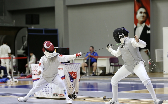 Fethiye'de eskrim T�rkiye �ampiyonas� ba�lad�!