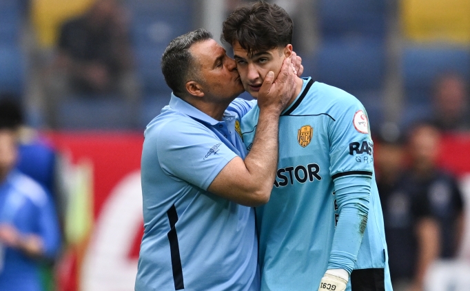 Mustafa Kaplan g�zya�lar�n� tutamad�!