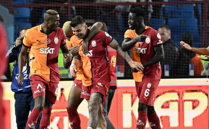 Galatasaray, derbi sonras� u�u�a ge�ti!