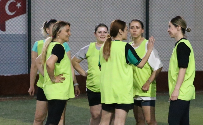 Denizli'de anneler, 'g�nde de�il hal� sahada' stres at�yor