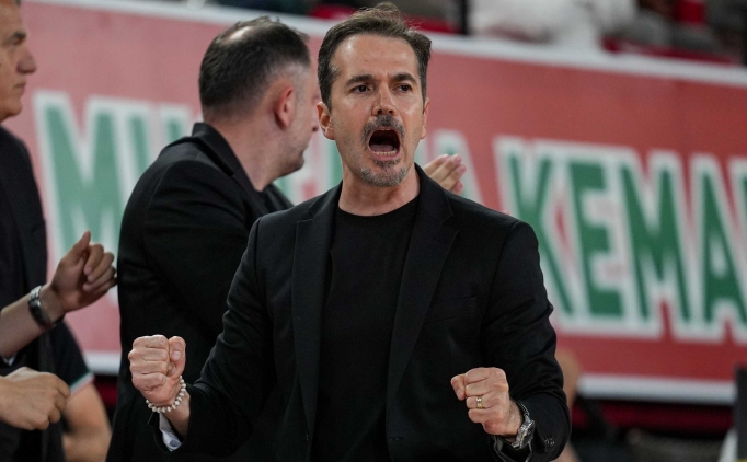 Kar��yaka Ba�antren�r� Ahmet �ak�: 'Gurur duyuyorum'