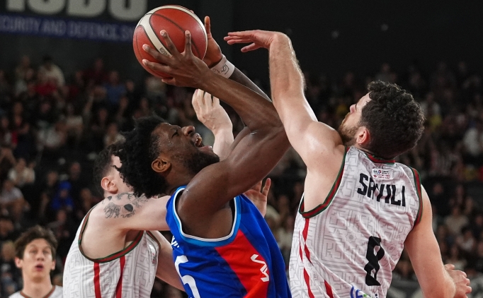 Anadolu Efes, erteleme ma��nda kazand�!