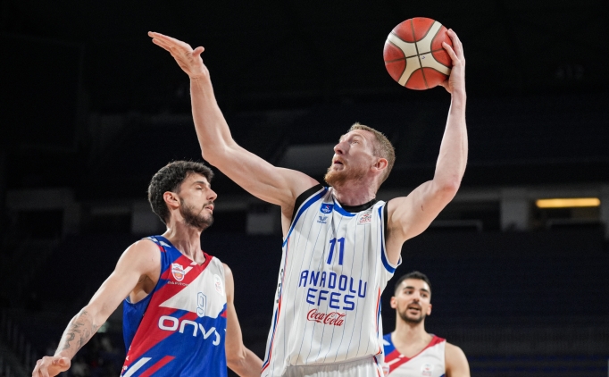 Anadolu Efes, son haftada kazand�!