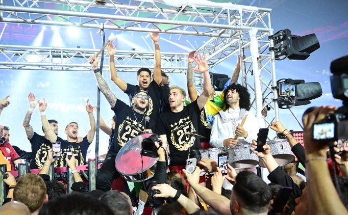 �ampiyon Galatasaray'dan son 48 saatte 155 milyon lira ciro!