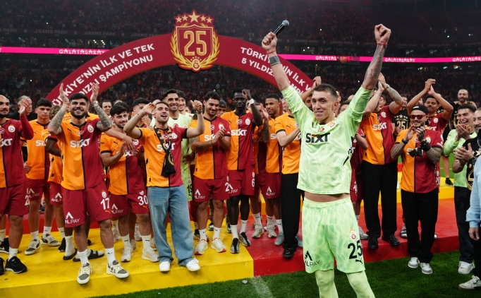 Galatasaray'da futbolcular 1 ayl�k izne ��kt�