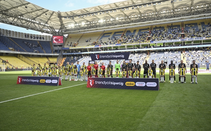 Kad�k�y'de trib�nler bo�, tepkiler dolu!