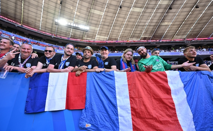 Finale saatler kala PSG'li taraftarlar meydanlarda!