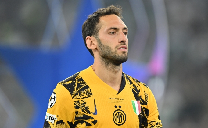 Arda Turan'dan Hakan �alhano�lu'na destek mesaj�