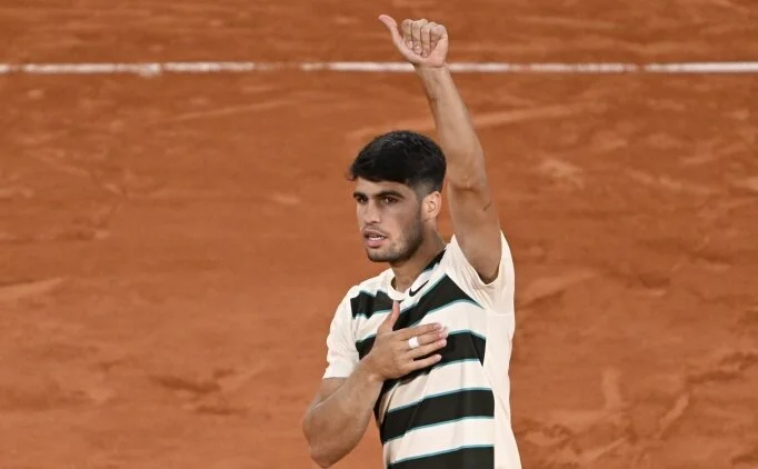 Carlos Alcaraz, yar� finale ��kan isim oldu!