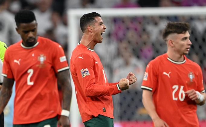 Portekiz 5 dakikada geri d�nd� ve finale ��kt�!