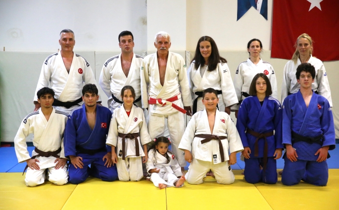Antren�r baba, judo sevgisini ailesine a��lad�