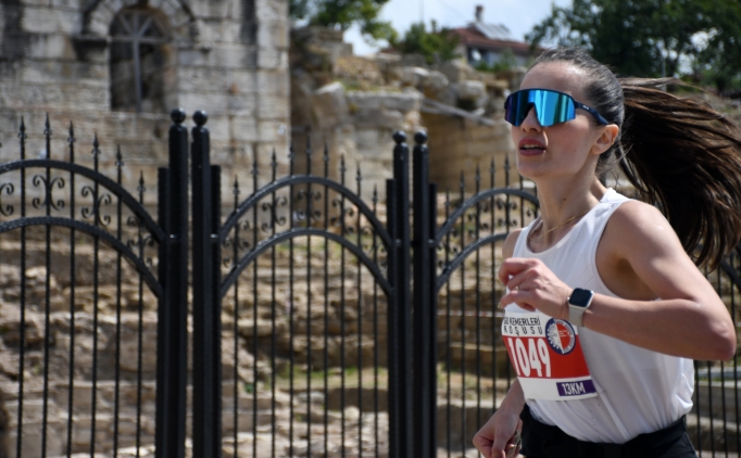 D�zce'de 'Tarihi �pekyolu Trail Ko�usu' d�zenlendi