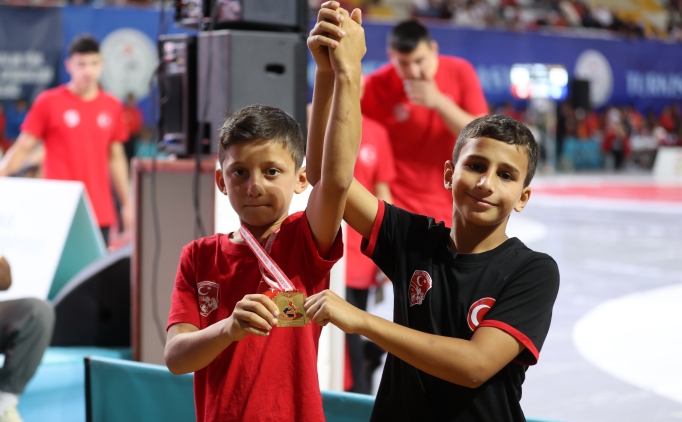 H�kmen galibiyeti kabul etmeyip g�re�ti, ma�lup olunca 'en centilmen' se�ildi