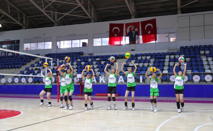 Hakkari'de Ye�ilay Kul�b�, �ocuklar� sporla ba��ml�l�ktan uzak tutuyor