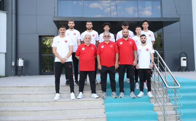 Erkek Boks Milli Tak�m� �ampiyona i�in G�rcistan'a gitti