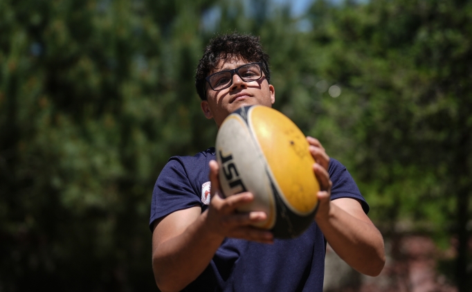 Devlet korumasndaki Ayhan'n hedefi ragbide ay-yldzl forma