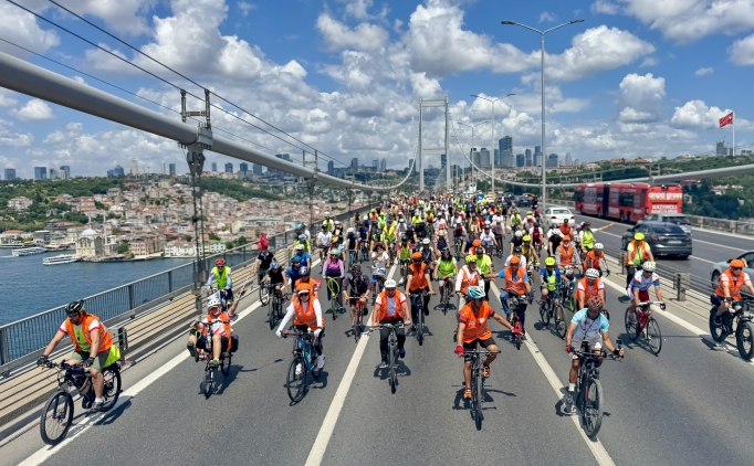 stanbullular evre ve trafik farkndal iin Avrupa'dan Asya'ya pedal bast