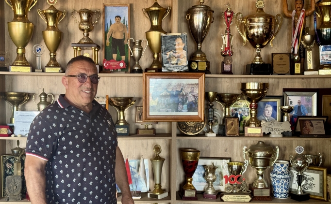 Ahmet Ta���, 'ahl� kemer' i�in ba�pehlivan Zeybek'e helallik verdi