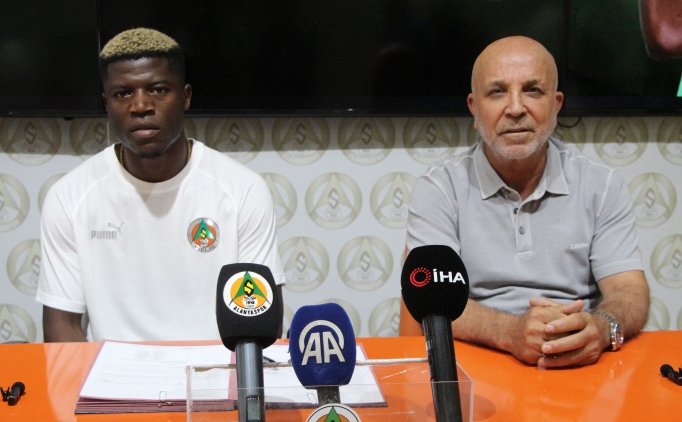 Maestro, Alanyaspor'a transfer oldu