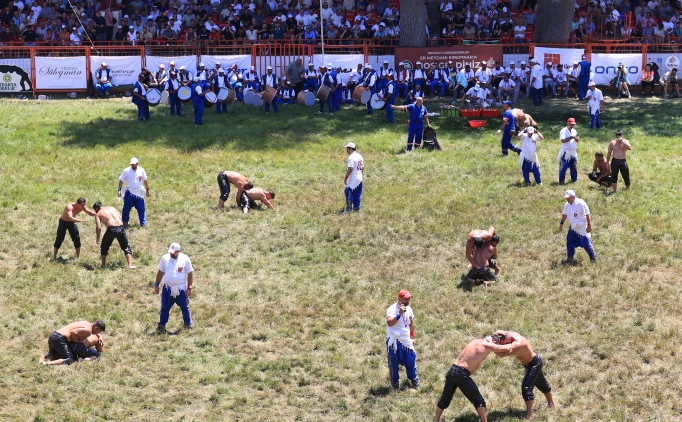 664. Tarihi K�rkp�nar Ya�l� G�re�leri'nde ba�pehlivanl�k birinci tur m�sabakalar� yap�ld�