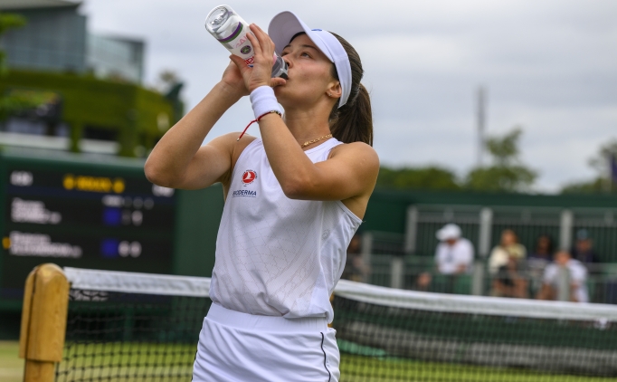  Zeynep Snmez: 'Hayallerime ok uzak olmadm grdm'