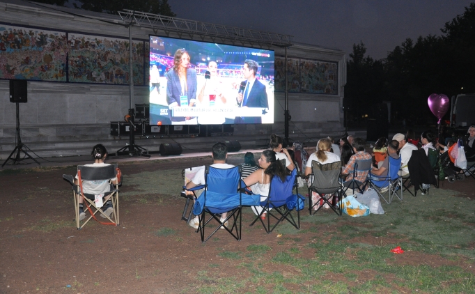 Eski�ehirliler, Filenin Sultanlar�n� dev ekranda takip etti!