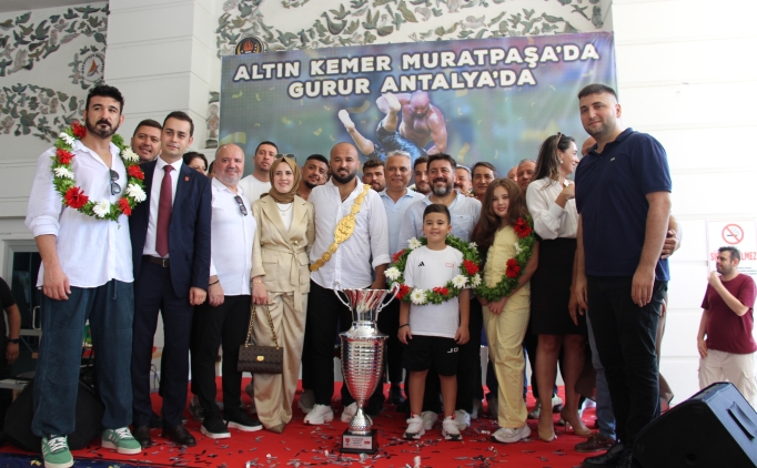 K�rkp�nar ba�pehlivan� Orhan Okulu, co�kuyla kar��land�