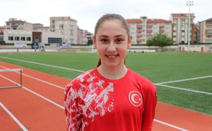 Ay�e Nazl� Ayd�n, tekvandoyu b�rak�p atletizme ge�ti ve 50 madalya kazand�