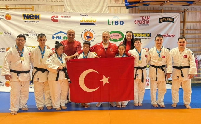 �zel Sporcular Down Judo Milli Tak�m�, �sve�'te 8 alt�n madalya kazand�
