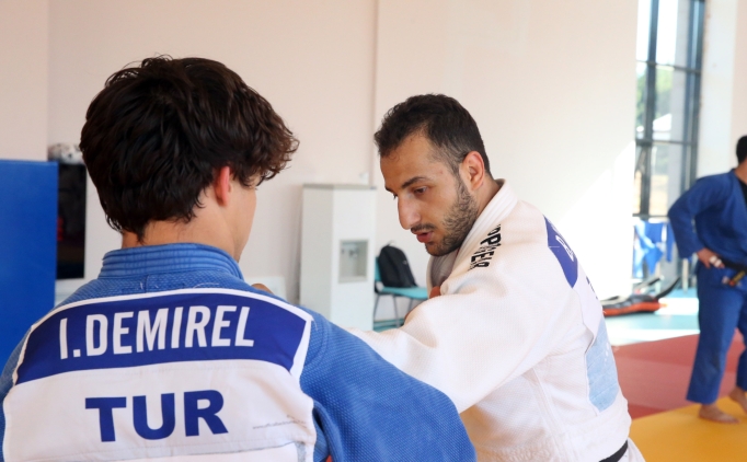 Ge�irdi�i 4 ameliyata ra�men judodan kopmayan milli sporcunun hedefi olimpiyatlar