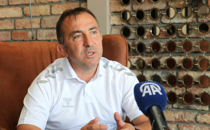 Konyaspor, yeni sezona tak�m�n yap�s�n� koruyarak girecek