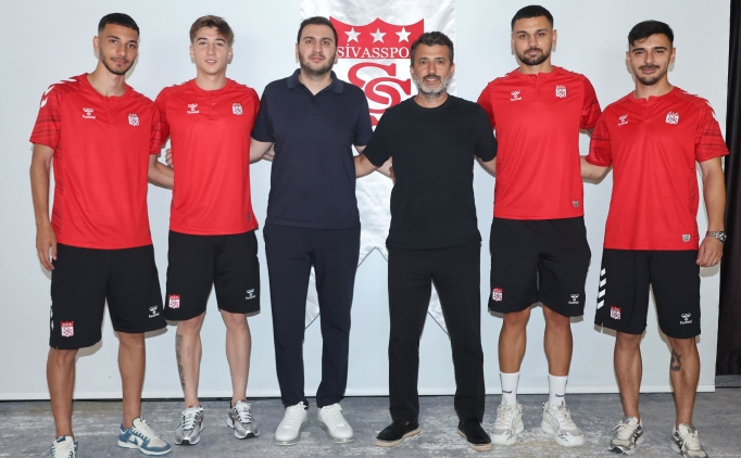 Sivasspor, 4 futbolcu ile anla�ma sa�lad�