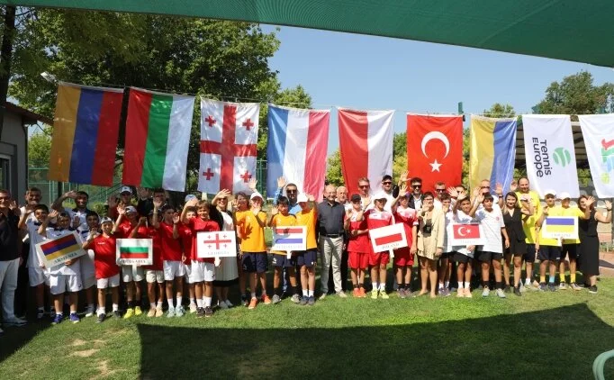 Teniste 12 Ya� Avrupa Yaz Kupas� Elemeleri ba�lad�