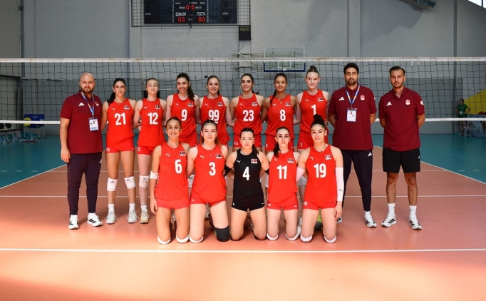 Kad�n Voleybol Gen� Milli Tak�m�'ndan final ba�ar�s�