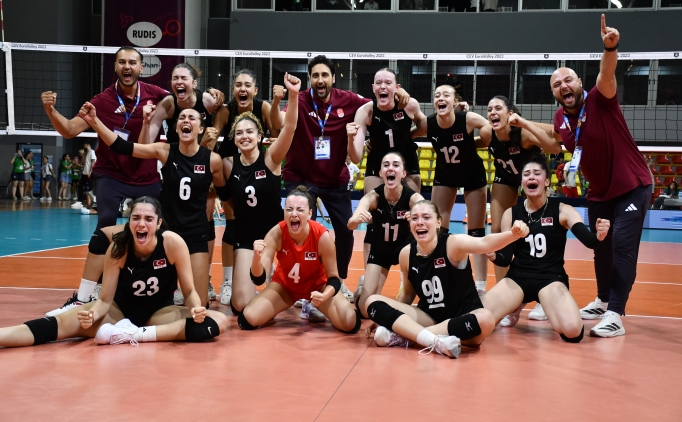 18 Ya� Alt� Kad�n Voleybol Milli Tak�m�, EYOF 2025'te �ampiyon oldu